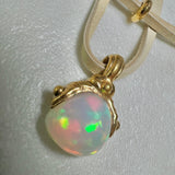 weisser opal welo, aaa qualität opal schmuckanhänger, gold, äthiopischer weisser feuer opal